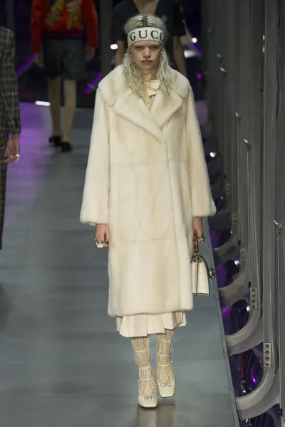 Look 97